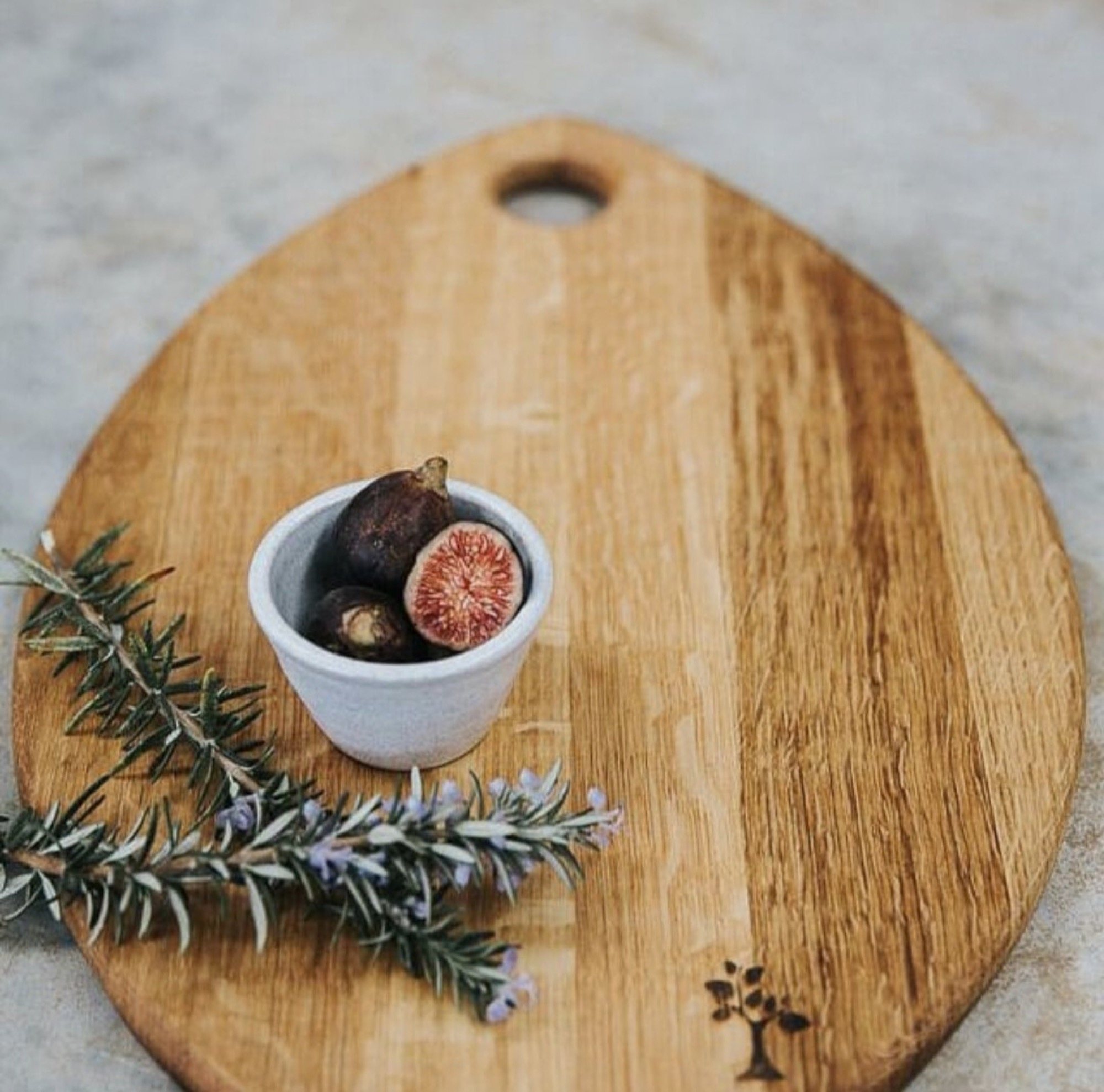 Oval serving board
