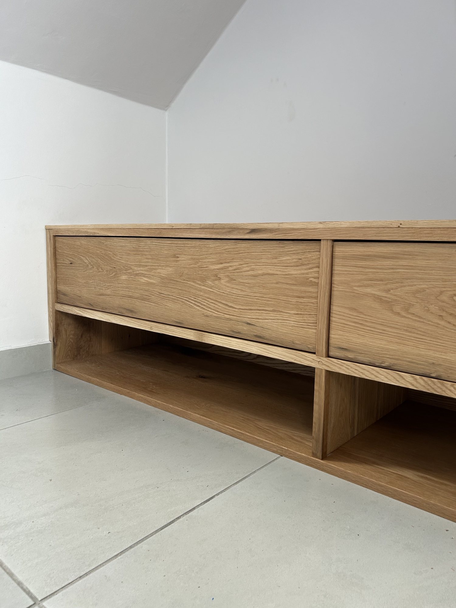 Hout Bay floating oak unit, installed