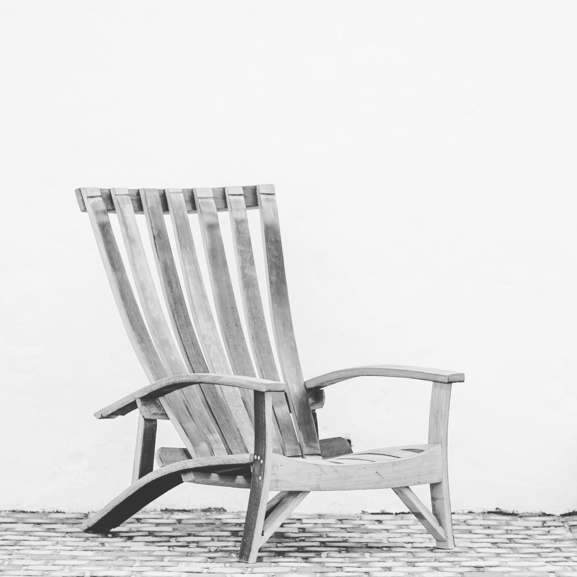 Fan-back timber lounger